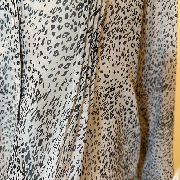 Pins and Needles Leopard Print Semi Sheer V-Neck Blouse Size Small - Picture 5 of 7